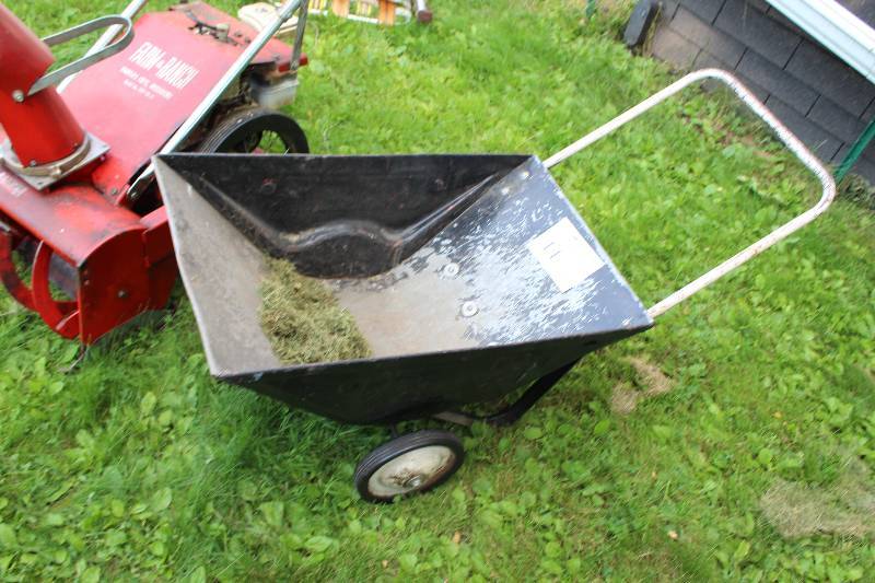 lot 147 image: Metal Wheelbarrow