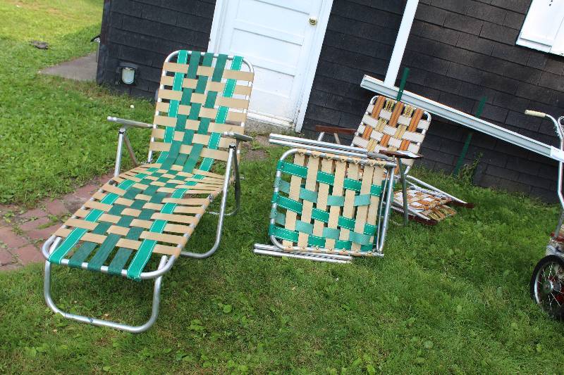 lot 145 image: Lot of (4) Folding Lawn Chairs, Lounger