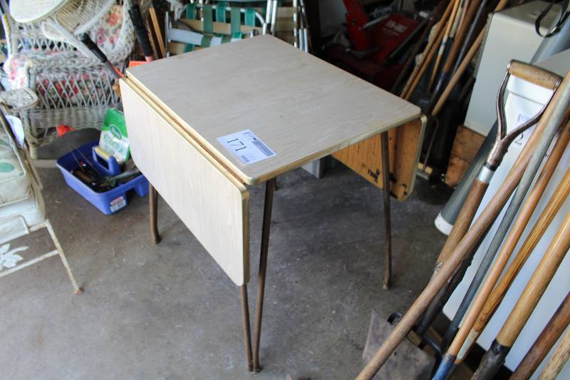 lot 171 image: Folding Table