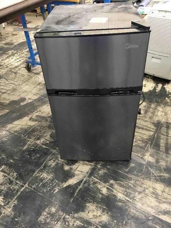 Midea WHD-125FBS1 Fridge, Retail $99.99