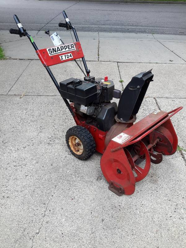 lot 10 image: Snapper Snow Blower