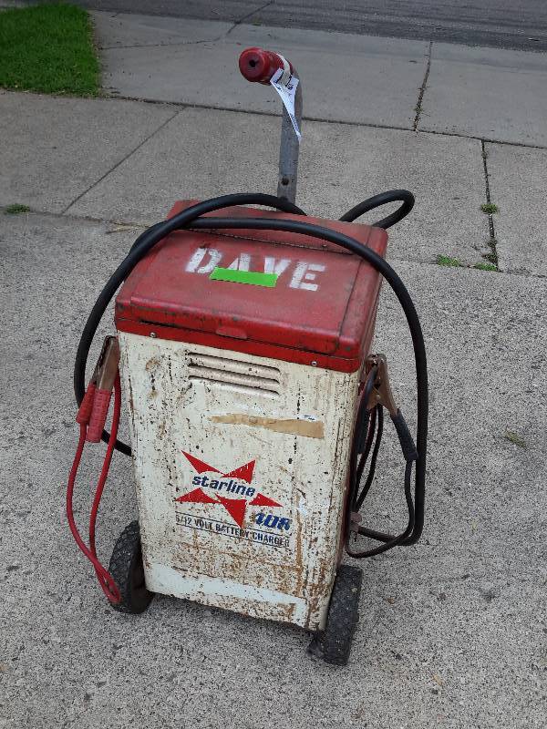 lot 22 image: Starline 612 Volt Battery Charger