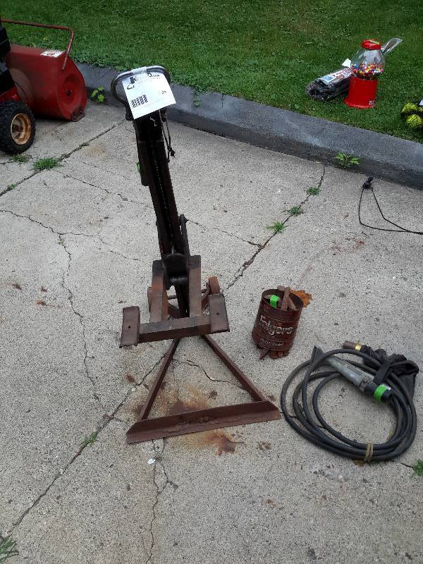 lot 24 image: Lot of Industrial Salvage