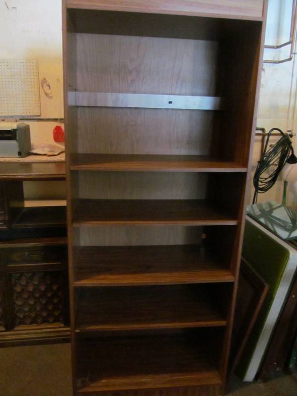 lot 6 image: bookcase