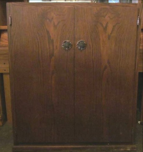 lot 8 image: cabinet