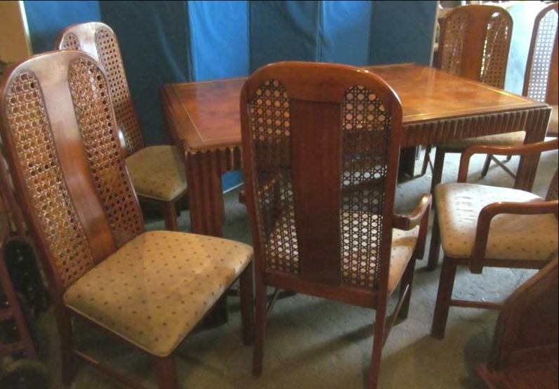 lot 3 image: dinning set