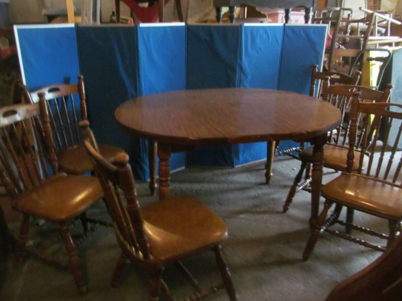 lot 12 image: dinning set