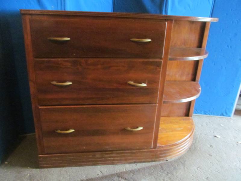 lot 15 image: dresser