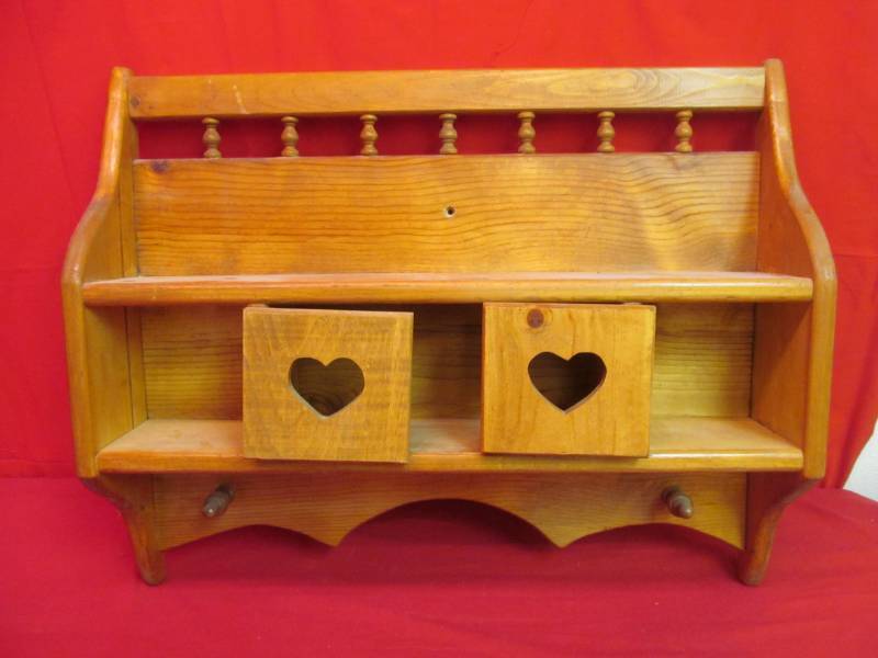 lot 18 image: shelf