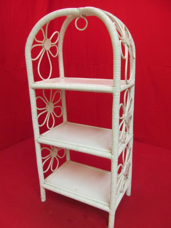 lot 26 image: shelf