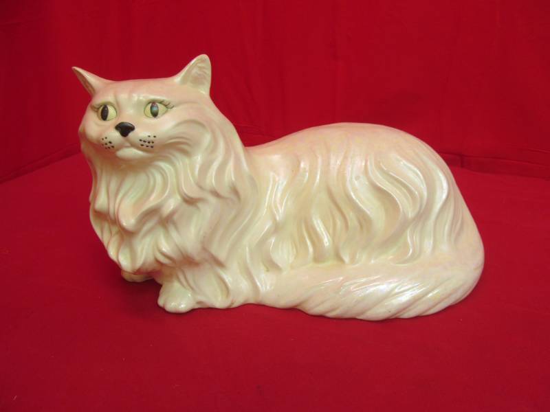 lot 31 image: figurines