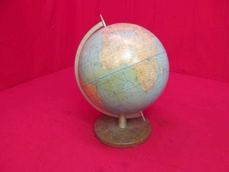 lot 56 image: Globe