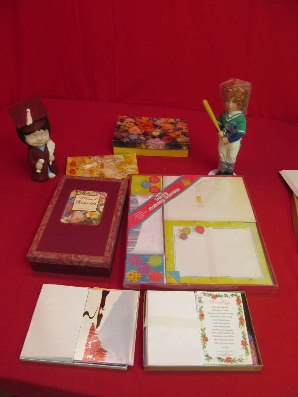 lot 68 image: figurines