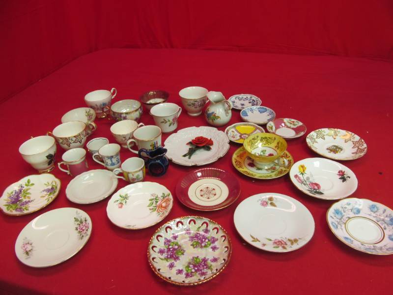 lot 72 image: glassware