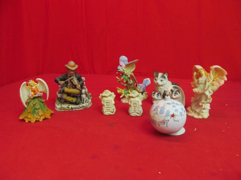 lot 81 image: figurines