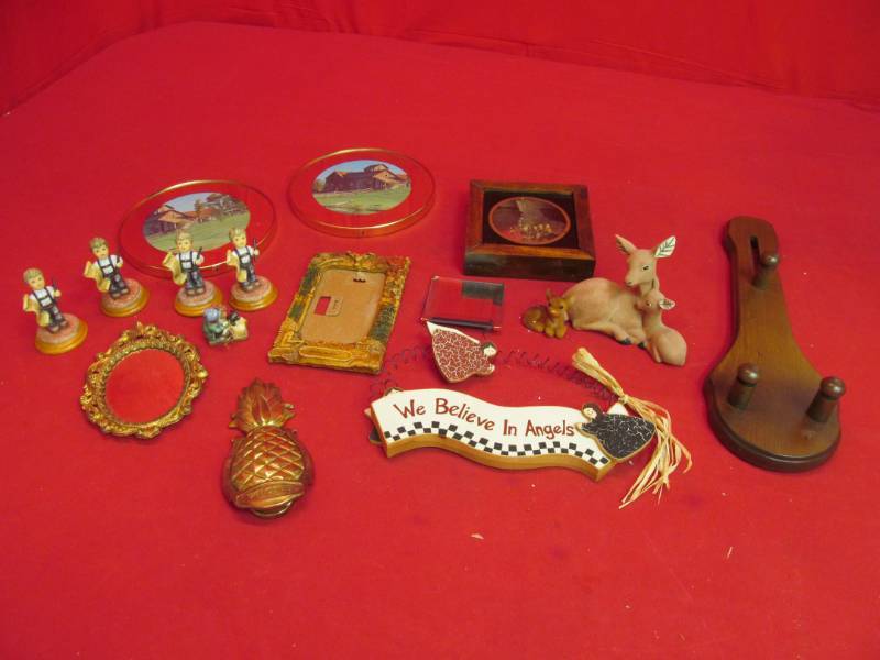 lot 98 image: collectibles
