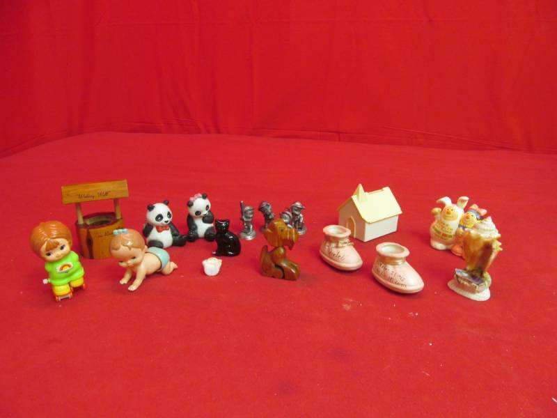 lot 100 image: collectibles