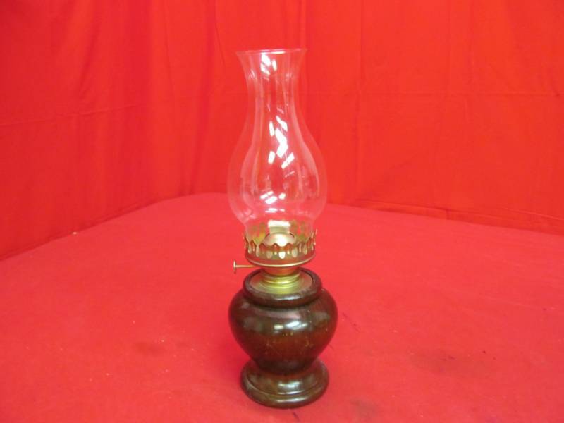 lot 107 image: lamp
