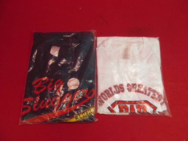 lot 111 image: T-Shirt