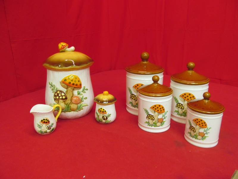 lot 139 image: canisters