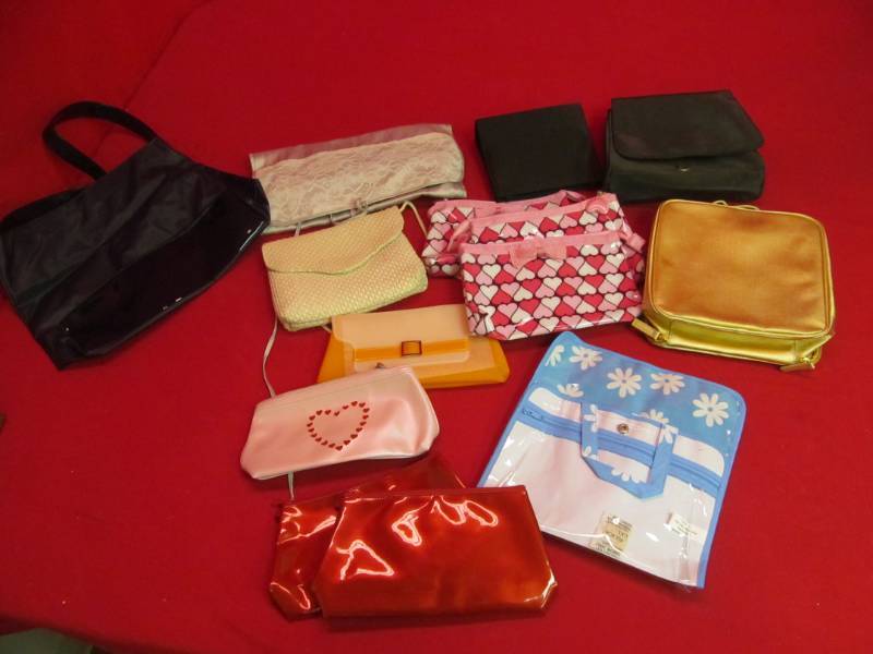 lot 145 image: hand bags