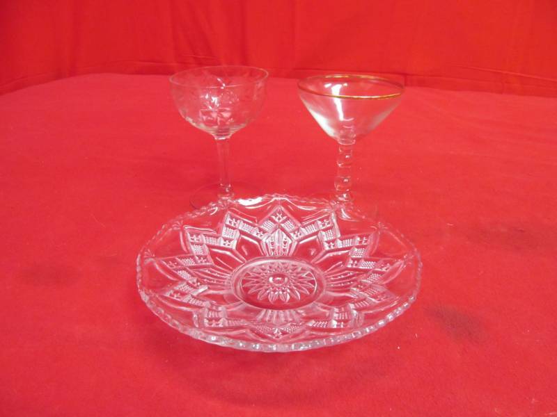 lot 147 image: glassware