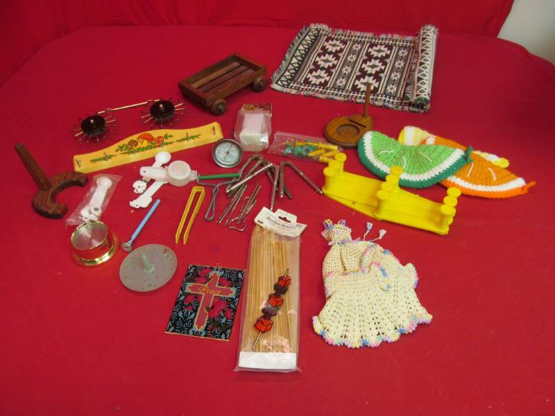 lot 166 image: kitchen utensils