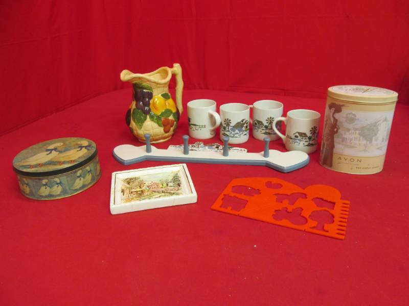 lot 193 image: kitchen utensils