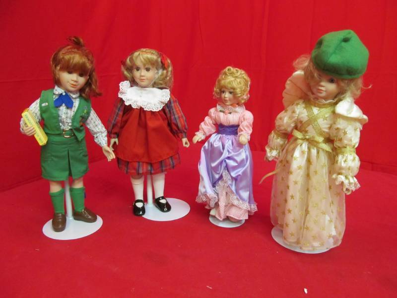 lot 202 image: dolls