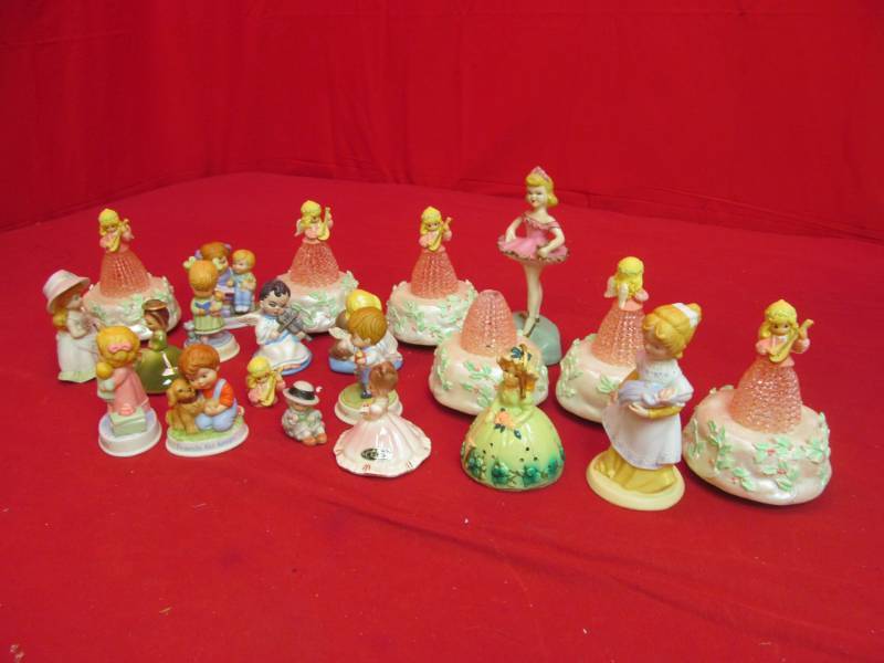 lot 210 image: collectibles