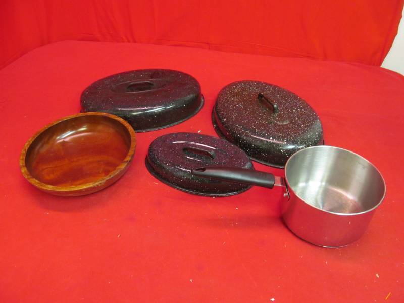 lot 225 image: kitchen utensils