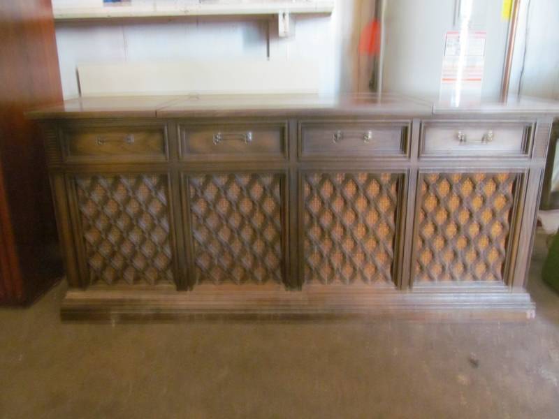 lot 4 image: stereo