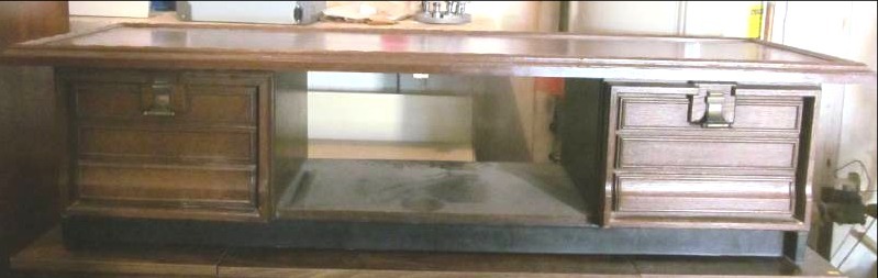 lot 5 image: table
