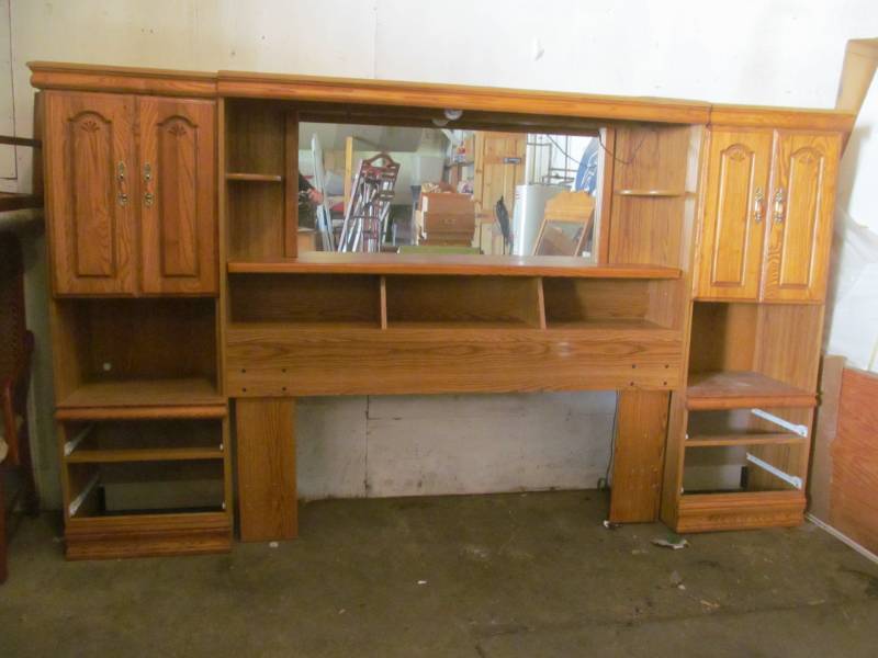 lot 1 image: bedroom set