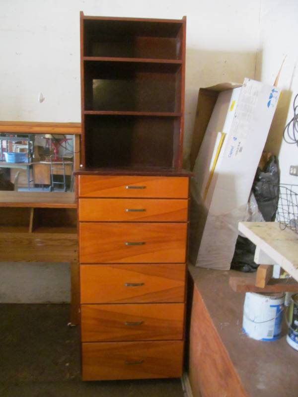 lot 2 image: dresser