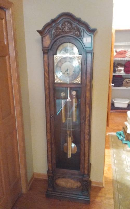 lot 1 image: Beautiful Mahogany Colonial Brand Grandfather Clock