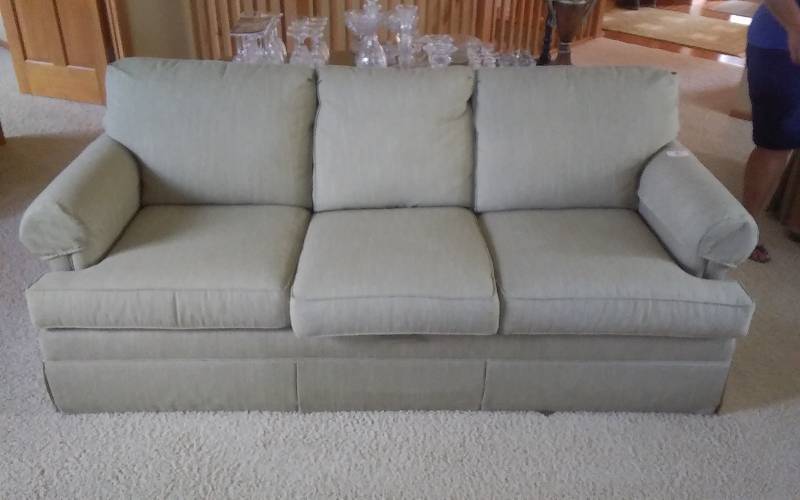 lot 5 image: Ethan Allen Sofa (In NeutralSoft Green Color) 80x36x32