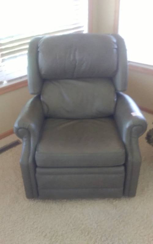 lot 16 image: Ethan Allen Recliner Chair With Brass Tack Accent