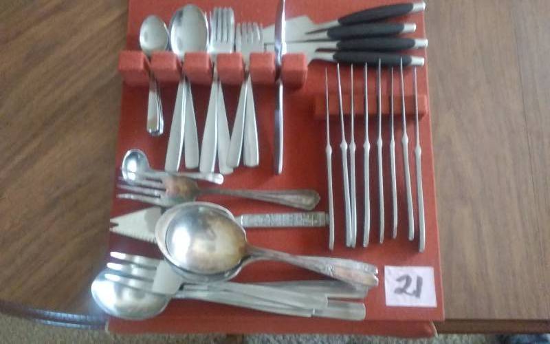 lot 21 image: Felt Organizer Of Flatware, Steak Knives, Serving Pieces