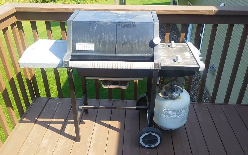 lot 26 image: Weber Gas Grill With Cover & Owners Manual