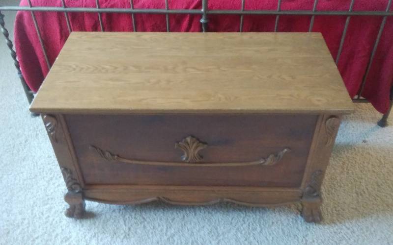 lot 27 image: Vintage Blanket Chest With Inner Compartment (43x21x26)