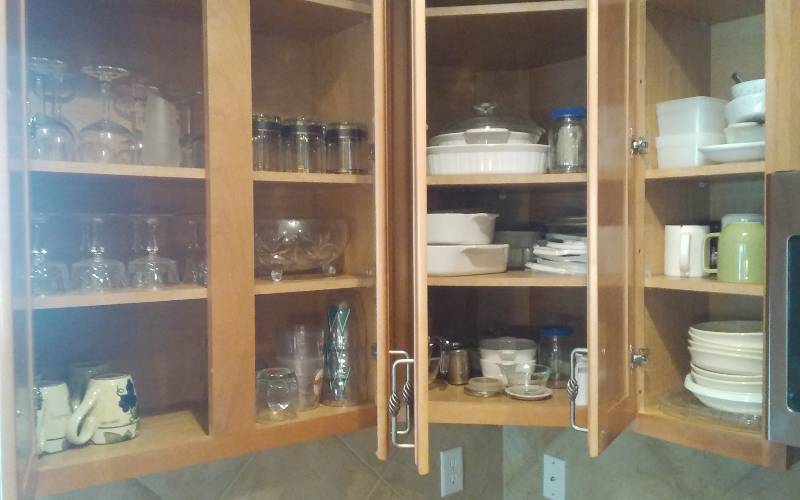 lot 50 image: Contents Of 3-Kitchen Cabinets Corningware & Casseroles, Glasses, Goblets, Mugs, Bowls, Misc Dishes