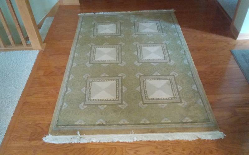 lot 61 image: HeavyHigh Quality (No Label) Matching Rug & Runner