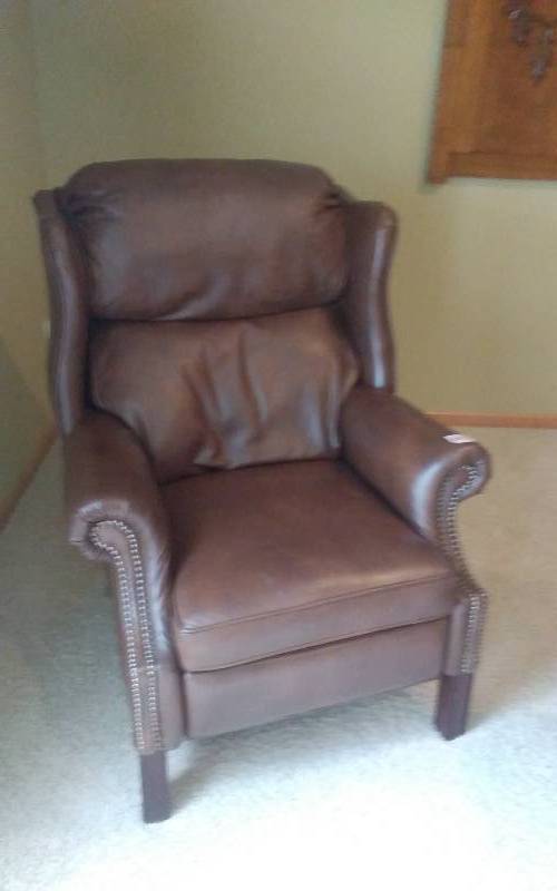 lot 65 image: Barcalounger Leather Wing Back Chair (33x40)