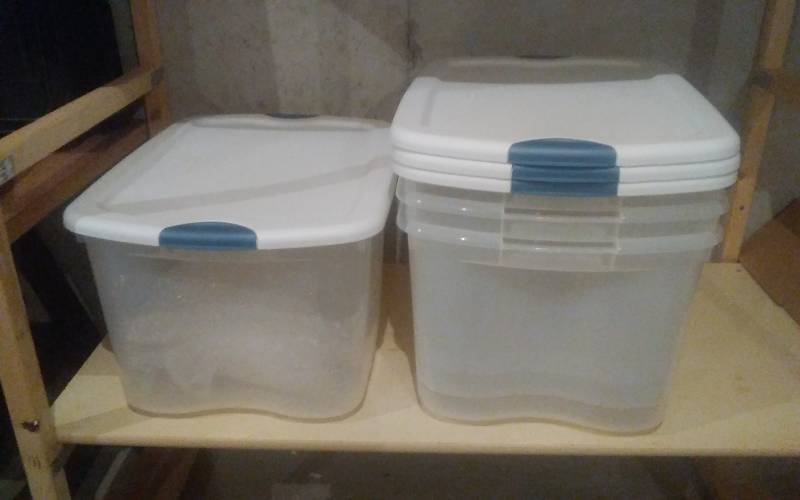 lot 80 image: 4-Totes With Lids