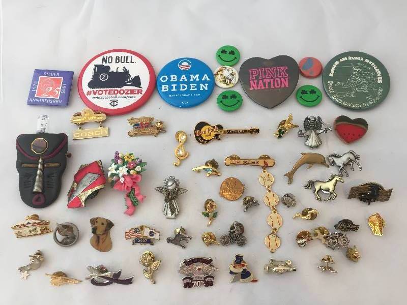 lot 284 image: Large Lot Buttons Tacs