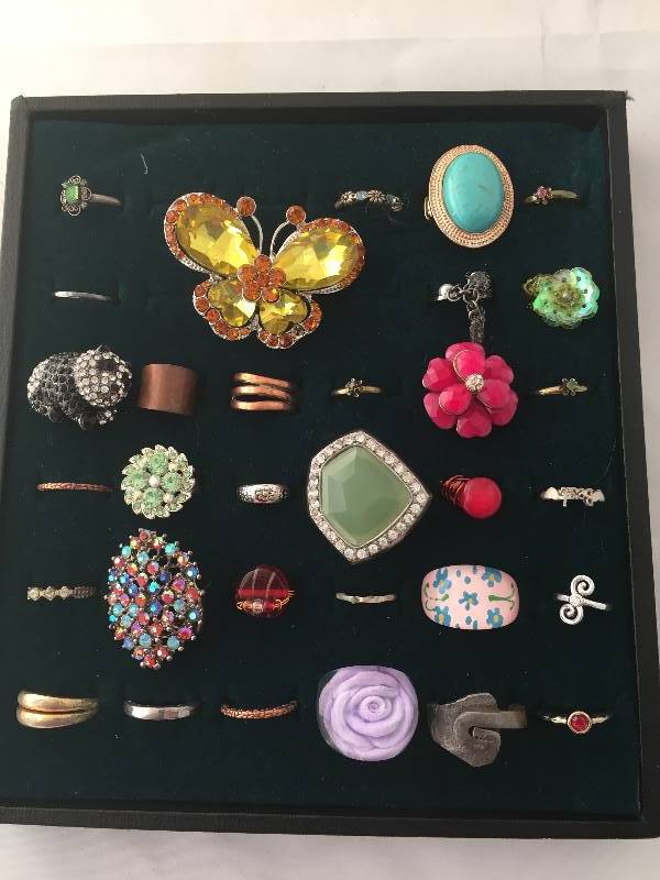 lot 277 image: Rings