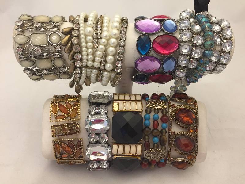 lot 223 image: Bracelets - Stretch - Wide