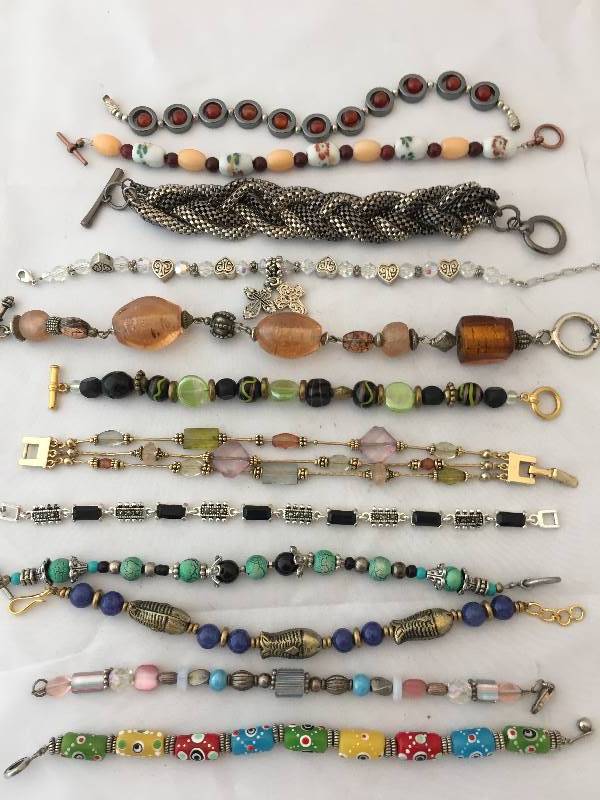 lot 260 image: Bracelets - Glass Beads & more