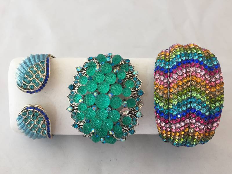 lot 210 image: Bracelets - Statement - Large Rhinestones - Hinged